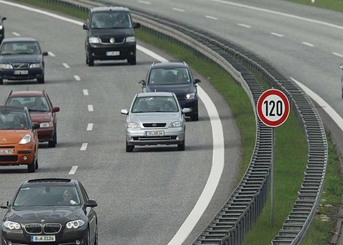 ضرورت استفاده از تابلو ترافیکی در بزرگراه‌ها