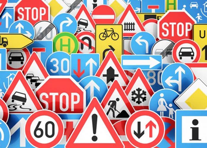 در طراحی تابلوهای ترافیکی باید به چه نکاتی دقت کرد؟