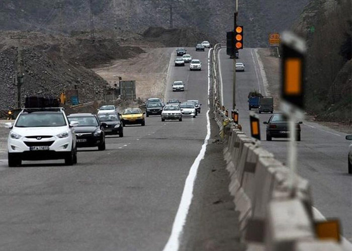 چه نوع علائم ترافیکی در جاده های اصلی باید نصب شود؟